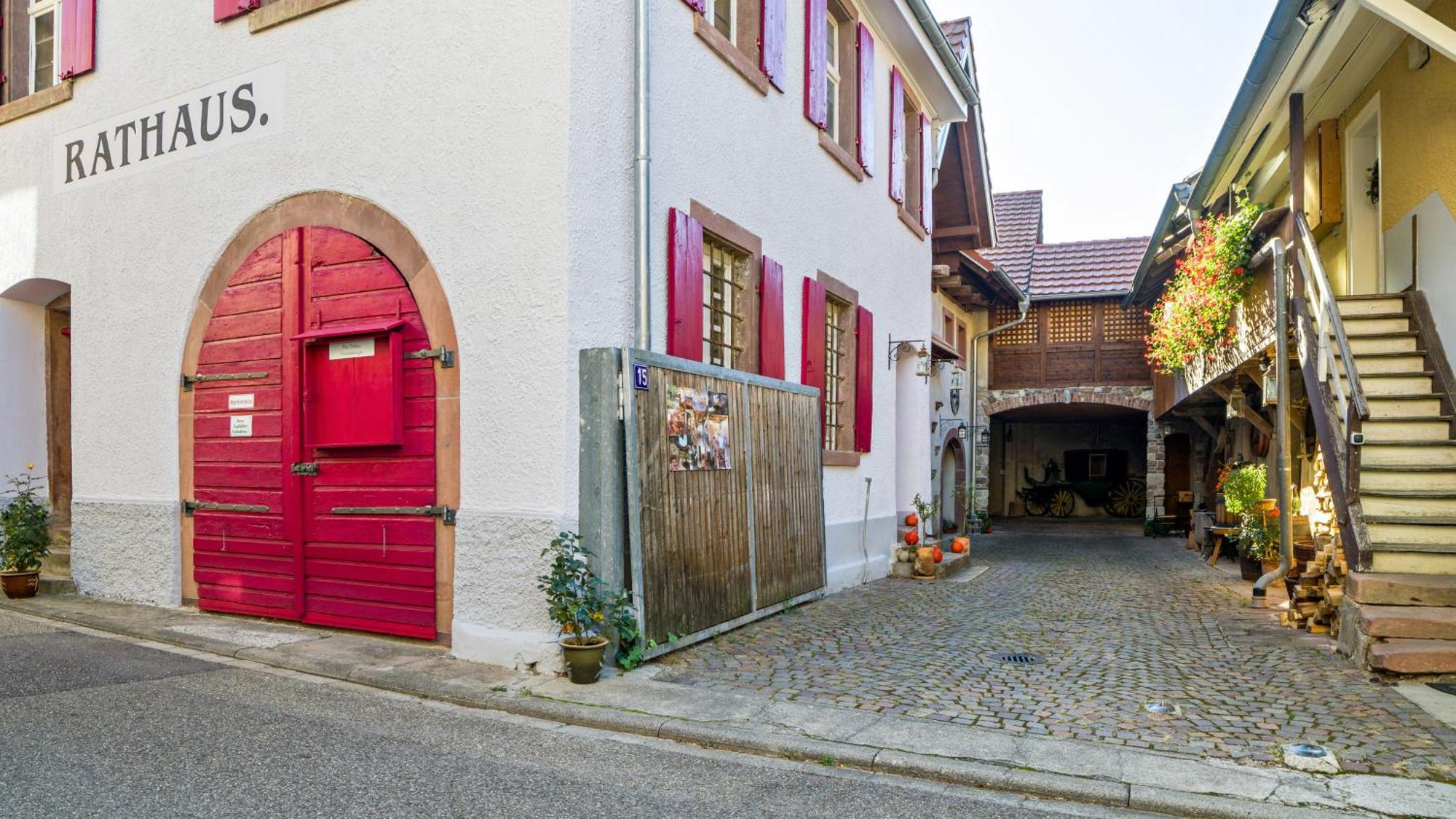Ferienwohnungen Altes Rathaus Vogtsburg Exteriör bild